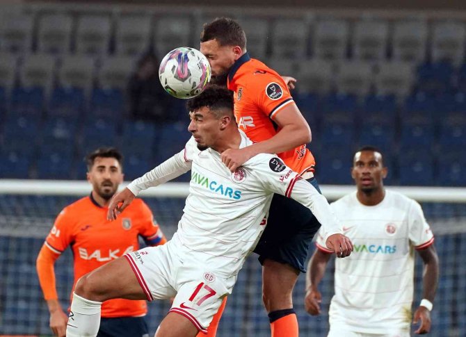 Spor Toto Süper Lig: Medipol Başakşehir: 2 - Antalyaspor: 0 (Maç Sonucu)