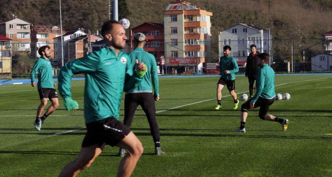 Hakan Keleş: "İ̇lk Yarıda Hedefimiz 20 Puan Üzerine Çıkabilmek"