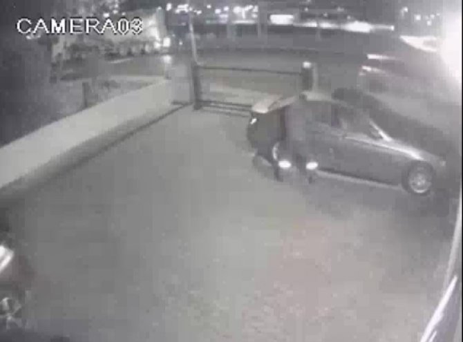 Tuzla Ve Kartal’da Lüks Otomobillere Dadanan Konsol Hırsızları Kamerada
