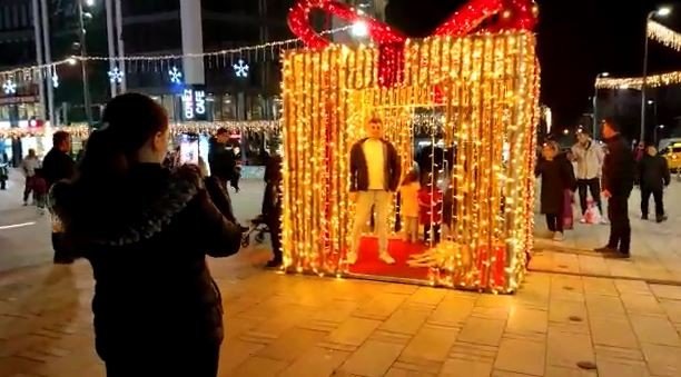 Sevimli Köpek, Yılbaşı Süslemelerinin Maskotu Oldu