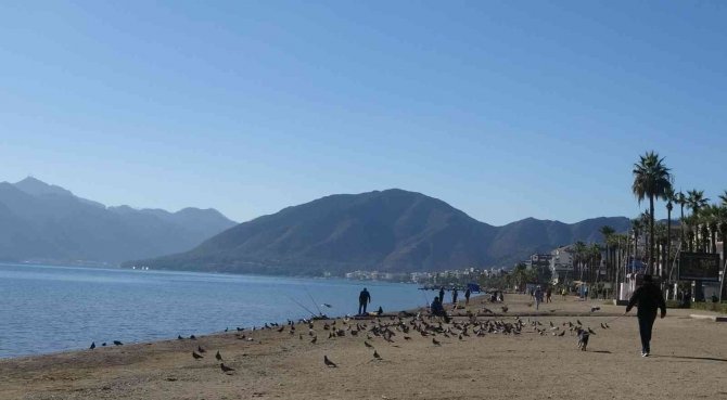 Ülkenin Doğusunda Kar, Marmaris’te Deniz Keyfi