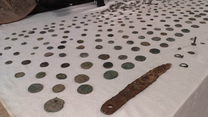 İ̇ş Yerini Tarihi Eserlerle Doldurmuş