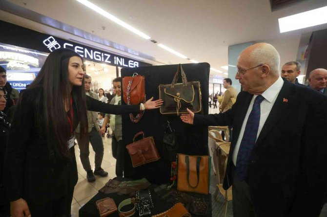 Yenimahalle Belediyesince "Geleneksel Yeni Yıl Hediyelik Eşya Sergisi" Açıldı