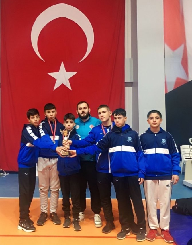 Yunusemreli Güreşçiler Sakarya’dan Kupa Ve Madalyalarla Döndü