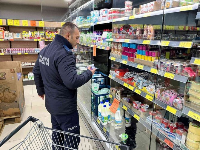 Zabıta Ekipleri Etiket Ve Kasa Fiyatlarını Denetledi