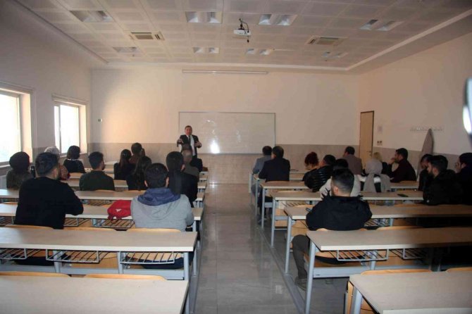 Kilis Tarımı Ve Ziraat Mühendislerinin Tarıma Katkısı Konferansı Düzenlendi