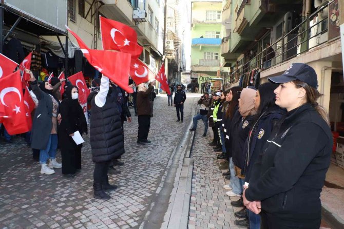 Hdp Binasında "Ölürüm Türkiye’m" Şarkısı Çalındı