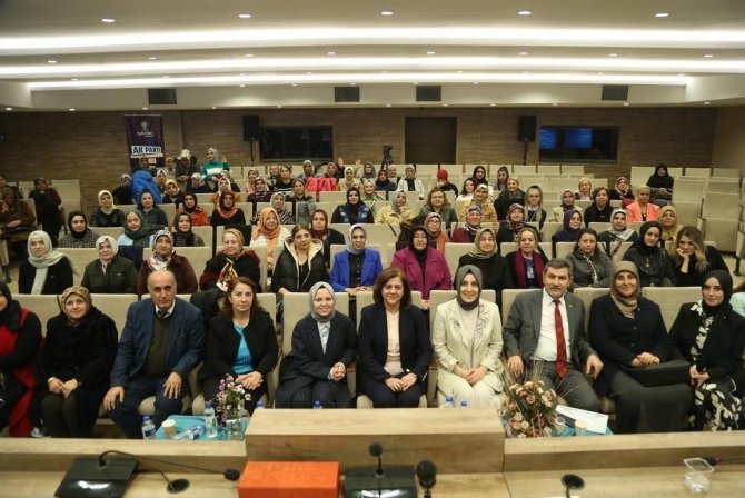Ak Partili Kadınlar Siyaset Akademisinde Buluştu