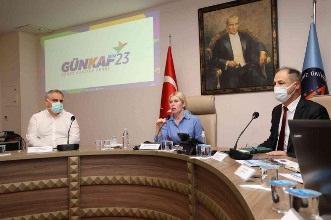 Rektör Özkan: "Diploma Artık Tek Başına İş Garantisi Sağlamıyor"