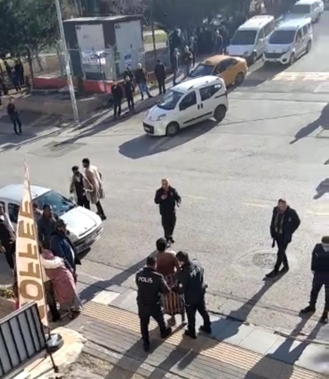 Ankara’da Yerel Kıyafetli Eli Sopalı Afrikalı Görenleri Korkuttu