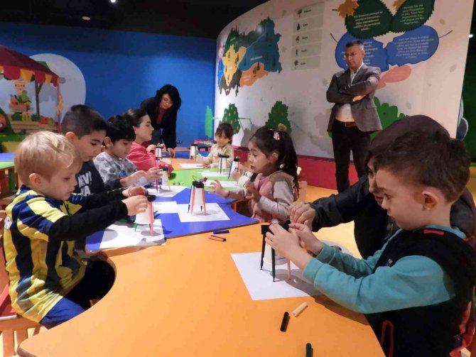 Minik Eller Kodlama Öğreniyor