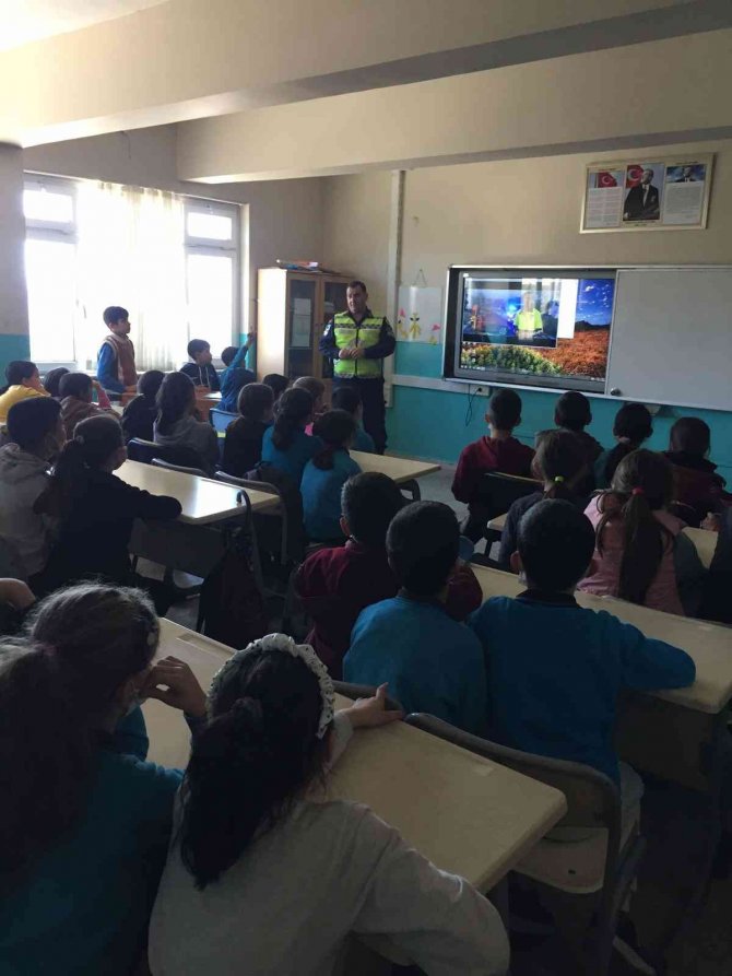 Jandarmadan Öğrencilere Okul Servisi Eğitimi