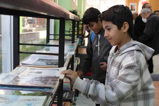 Efeler’de Sekizinci Kitap Kafe Açıldı