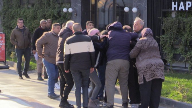 Çocuk Parkında Başlayan Tartışma Bıçaklı Kavgaya Dönüştü