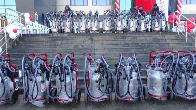 Bingöl’de Yetiştiricilere 223 Adet Süt Sağım Makinesi Dağıtıldı