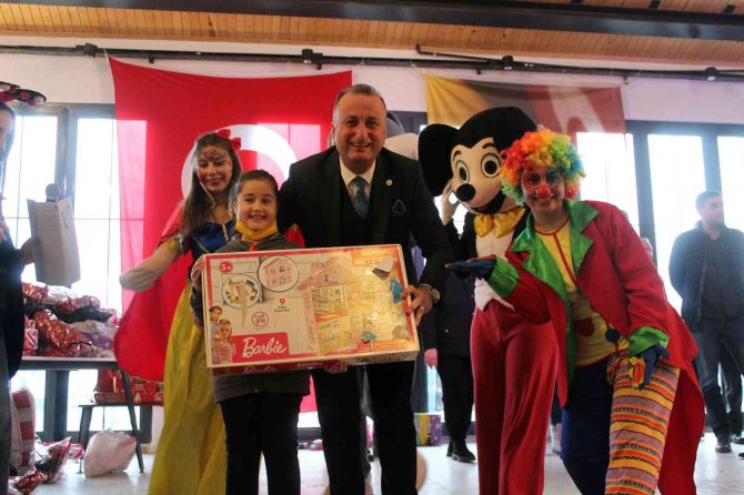 Sinop’ta Çocuklar Hayallerindeki Hediyelere Kavuştu