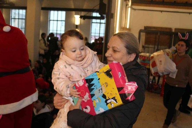 Sinop’ta Çocuklar Hayallerindeki Hediyelere Kavuştu