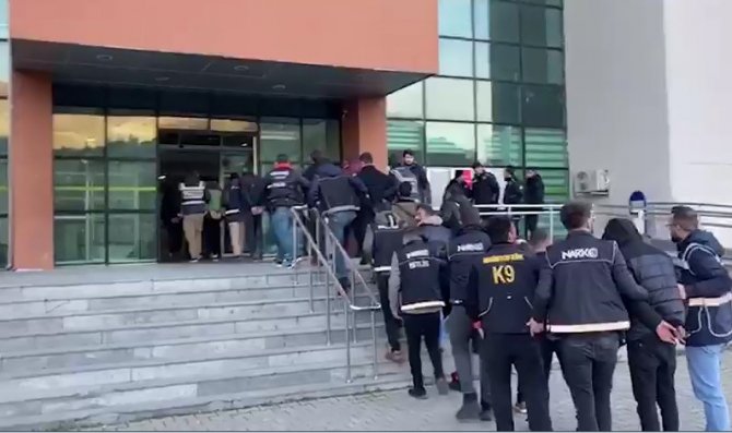 Bitlis Merkezli Uyuşturucu Operasyonu 16 Şüpheli Yakalandı