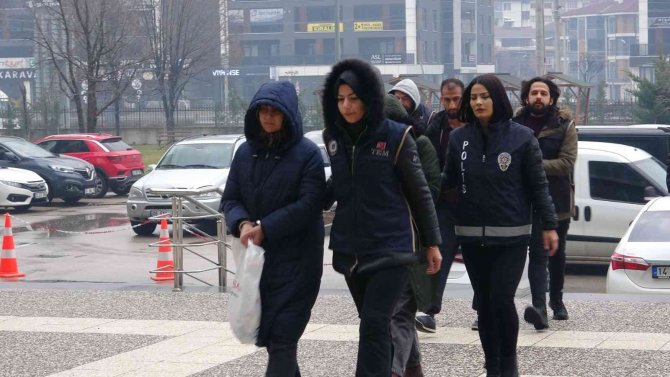 Bolu’da Deaş Ve Fetö’den Gözaltına Alınan 3 Şüpheli Adliyede