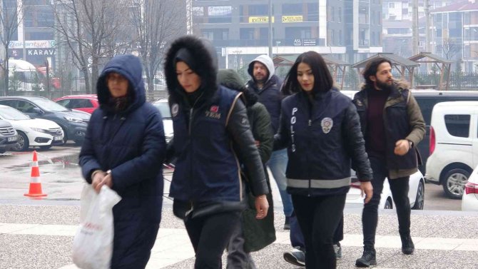 Bolu’da Deaş Ve Fetö’den Gözaltına Alınan 3 Şüpheli Adliyede