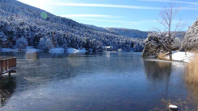 Doğa Harikası Gölcük Tabiat Parkı Beyaza Büründü