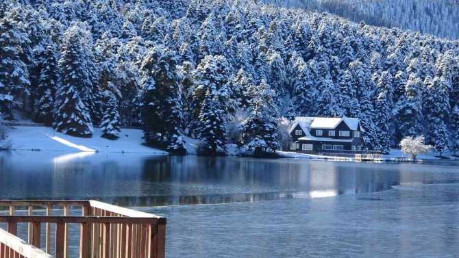 Doğa Harikası Gölcük Tabiat Parkı Beyaza Büründü