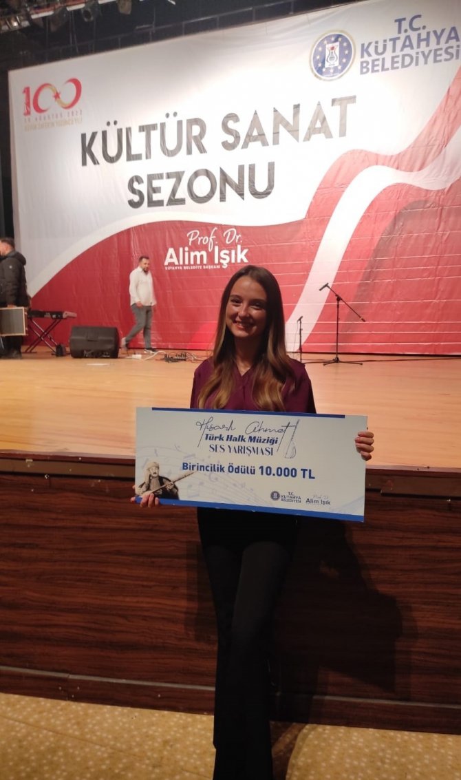 Bozüyük Belediyesi Thm Korosu Solistlerinden Senanur Kale’ye Birincilik Ödülü