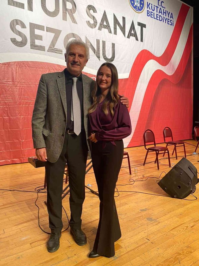 Bozüyük Belediyesi Thm Korosu Solistlerinden Senanur Kale’ye Birincilik Ödülü