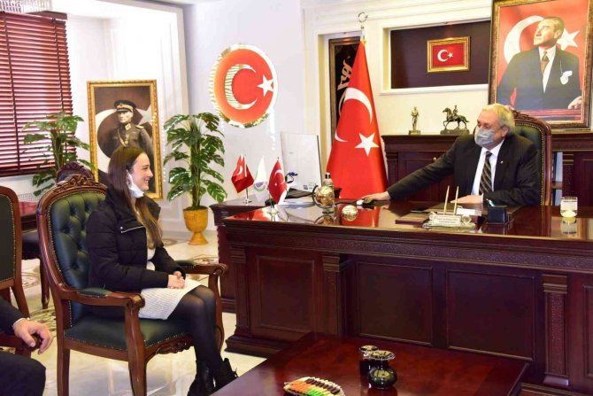 Bozüyük Belediyesi Thm Korosu Solistlerinden Senanur Kale’ye Birincilik Ödülü