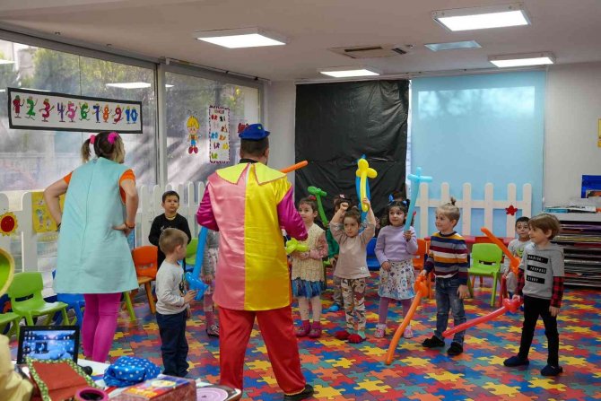 Bucalı Miniklerin Yeni Yıl Coşkusu