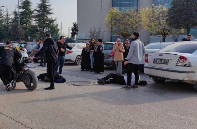 Yaralılara İlk Müdahale Yoldan Geçen Beyin Cerrahından