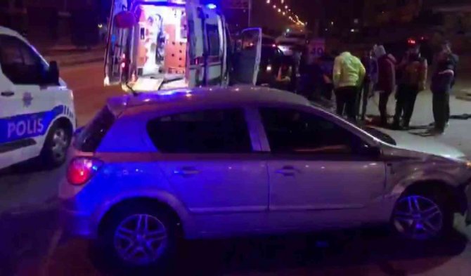 Otomobilin Çarptığı Motosiklet Sürücüsü Yaralandı