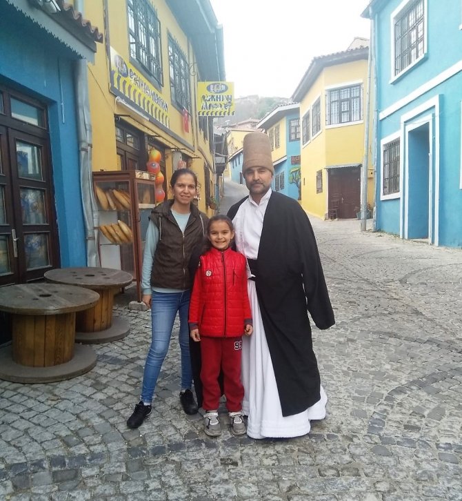 Semazenler Tarihi Sokakta Döndü