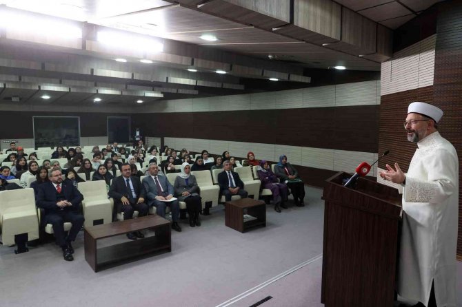 Diyanet İ̇şleri Başkanı Erbaş: “Yeryüzünde Bir Müslüman İçin En Değerli Şey İnancını İyi Temsil Etmesidir”