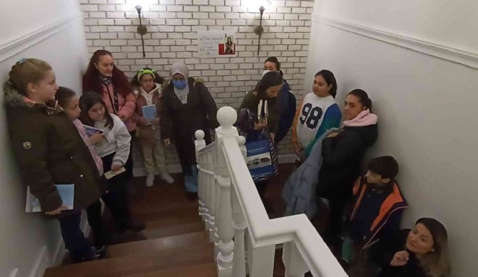 İ̇mza Günü İzdihamı İndirim Kuyruklarını Aratmadı