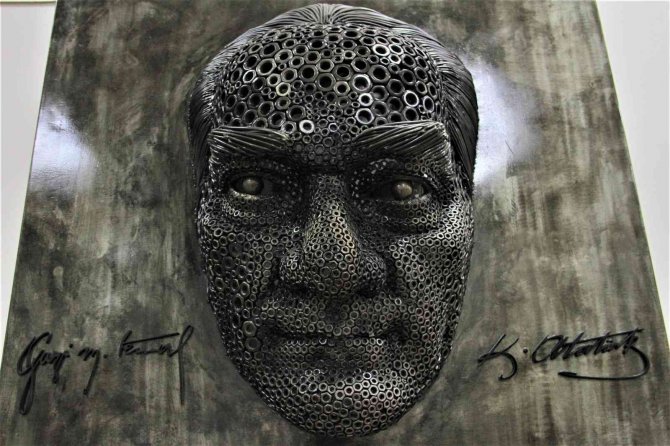 15 Yılda Katı Atıklardan 300’ün Üzerinde Eser Yaptı