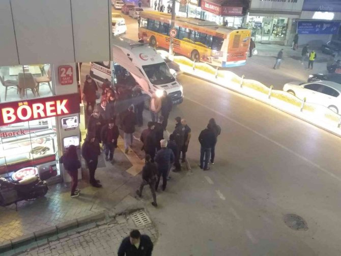 Cadde Ortasında Bıçaklı Kavga: 1 Yaralı
