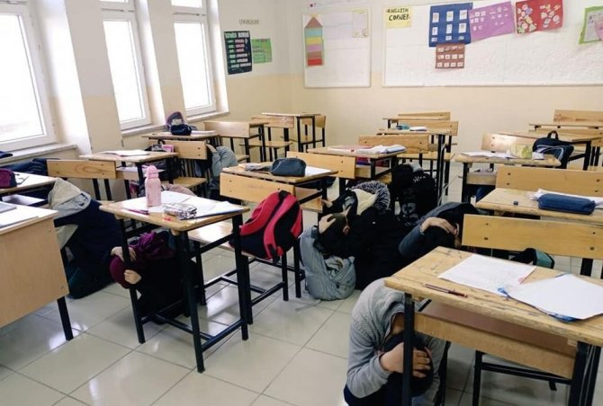 Afad Okullarda Eğitime Devam Ediyor