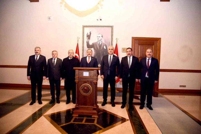 Eski Bakan Eroğlu: "76 Şehrin Su Meselesini Kökünden Çözdük"
