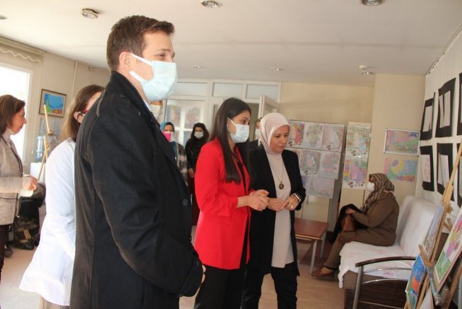 Evliya Çelebi Hastanesi’nde Hemodiyaliz Hastaları Resim Sergisi