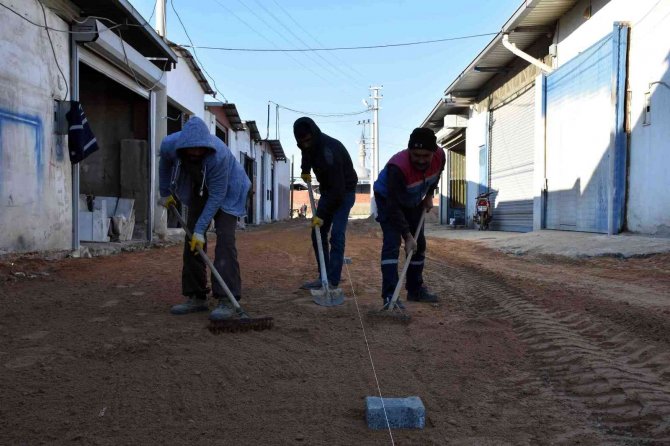 Germencik’te Sanayi Esnafı Çamurlu Yoldan Kurtuluyor