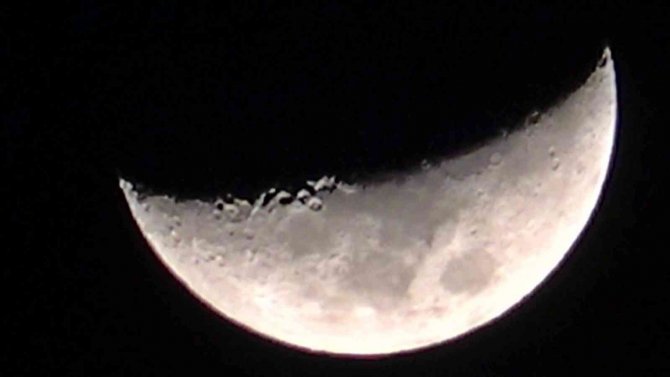 Yüksekova’da Kartpostallık ’Yarım Ay’ Manzarası