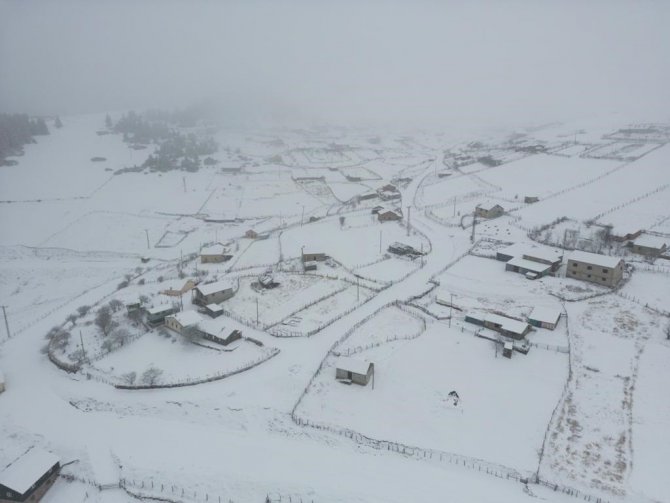 Giresun Yaylaları Beyaz Örtüyle Kaplandı