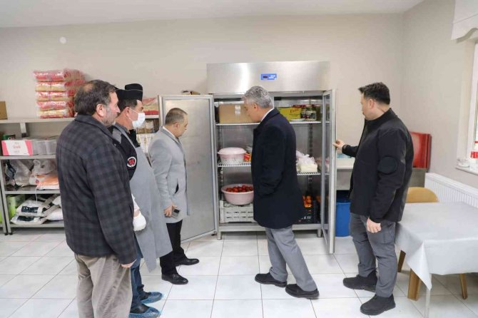 İ̇htiyaç Sahibi 120 Haneye Sıcak Yemek Dağıtılıyor