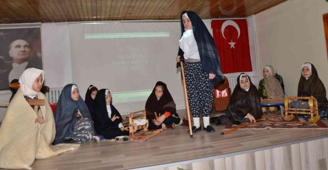 Öğrenciler Milli Kahramanlarıyla Bütünleşti