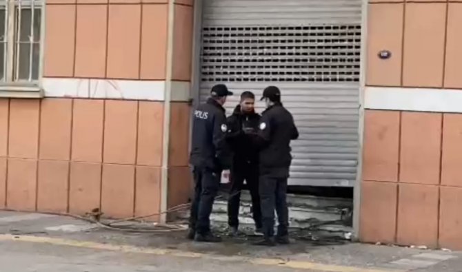 Hırsızlık İçin Girdi, 3 Dakika Sonra Polise Yakalandı