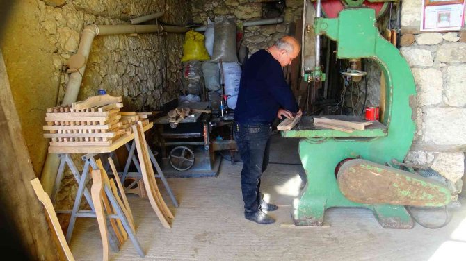 Ömürlük Ahşap Sandalyeler İlgi Çekiyor