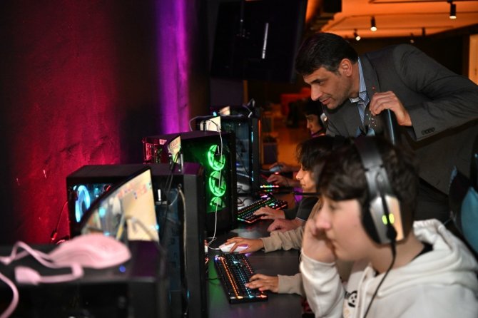 Kartepe Genç Akademi’de E-spor Takımı Kuruldu