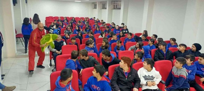 İ̇klim Değişikliği Öğrencilere Tiyatro Oyunuyla Anlatıldı