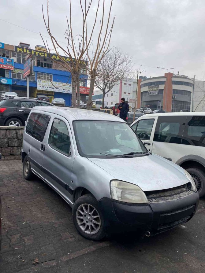 Araçları Change Yapmak İ̇steyen 8 Kişi Yakalandı